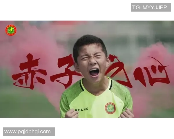 追逐绿茵梦想的小伙子如何在足球路上勇敢前行与成长